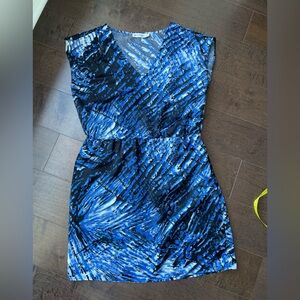 Ricki’s size 4 abstract print v neck satin dress